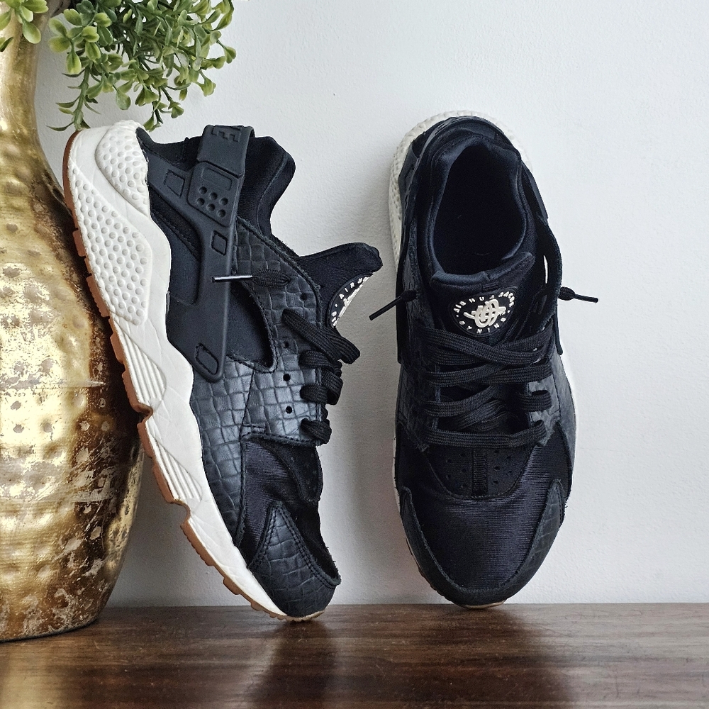 Nike Air Huarache Run Premium Black Snakeskin/ Croc Print Leather Women's Sz 10